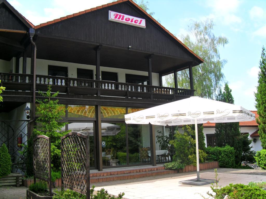 Motel Zur Festwiese Gierstadt Exterior photo