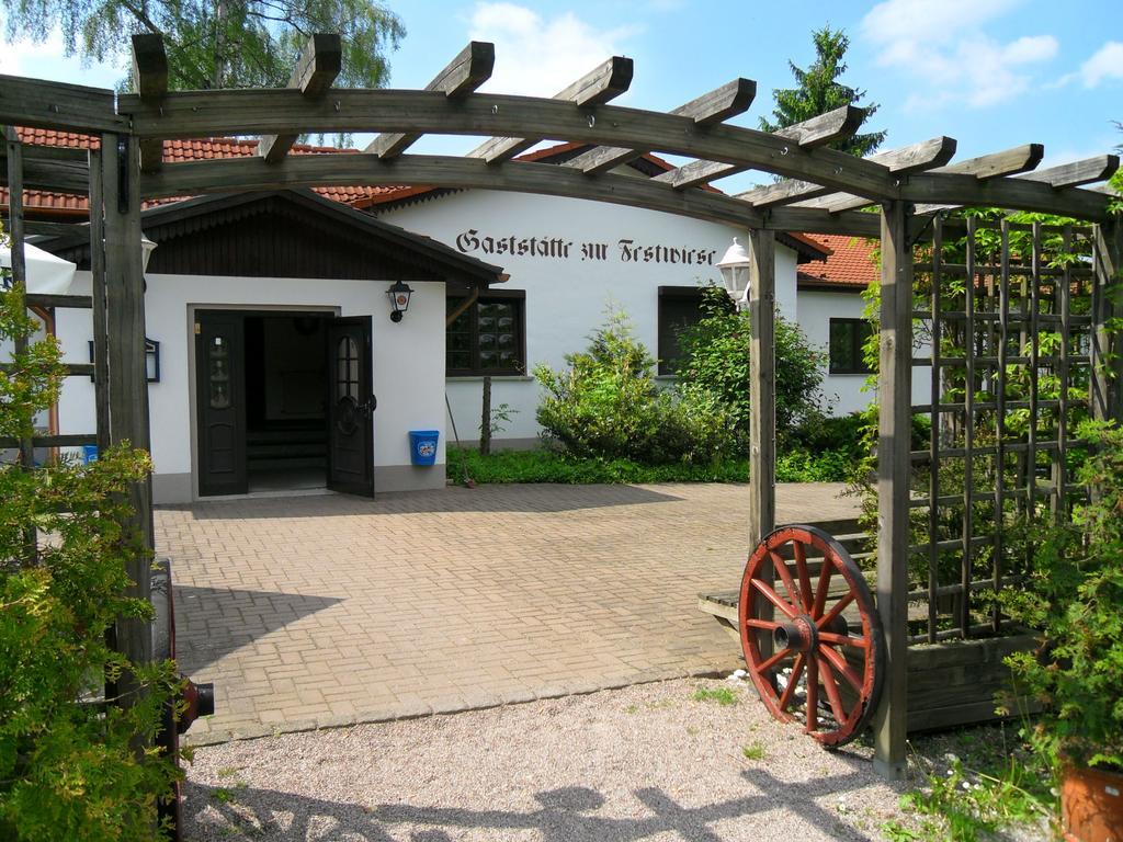 Motel Zur Festwiese Gierstadt Exterior photo