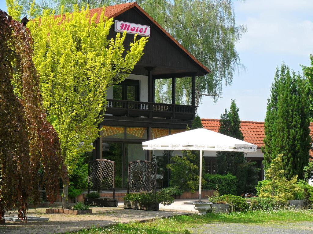 Motel Zur Festwiese Gierstadt Exterior photo