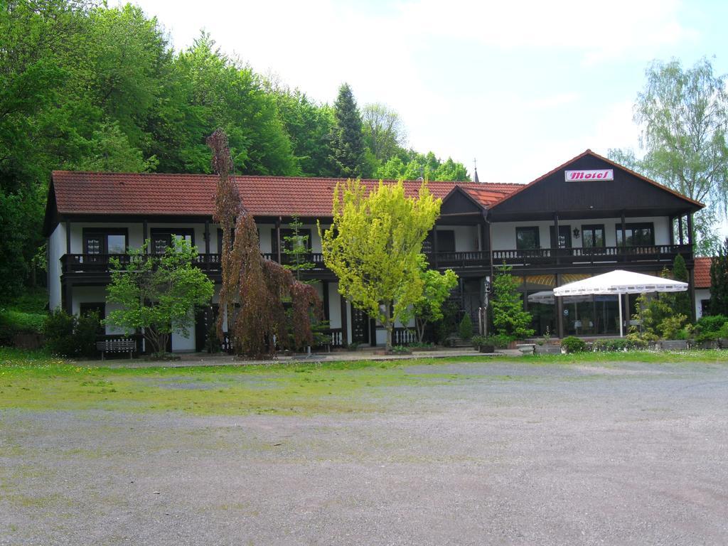 Motel Zur Festwiese Gierstadt Exterior photo